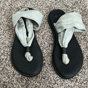 Sanuk yoga sandals